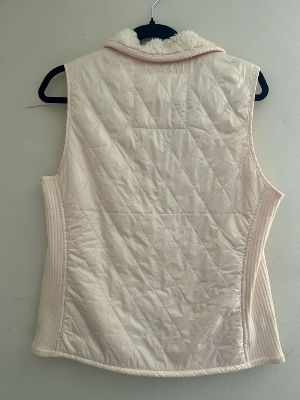 L.L. Bean Women's Cream Quilted PrimaLoft Fleece Lined Vest; SIze Med - Picture 7 of 7